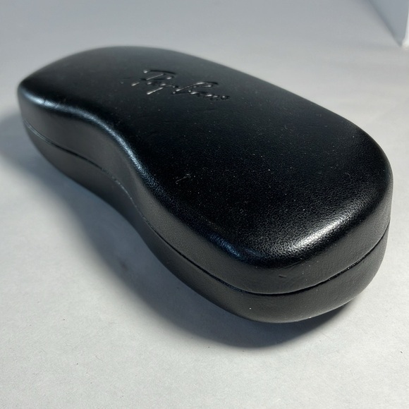 Ray-Ban Hard Clamshell Case with Polishing Cloth - Picture 6 of 7